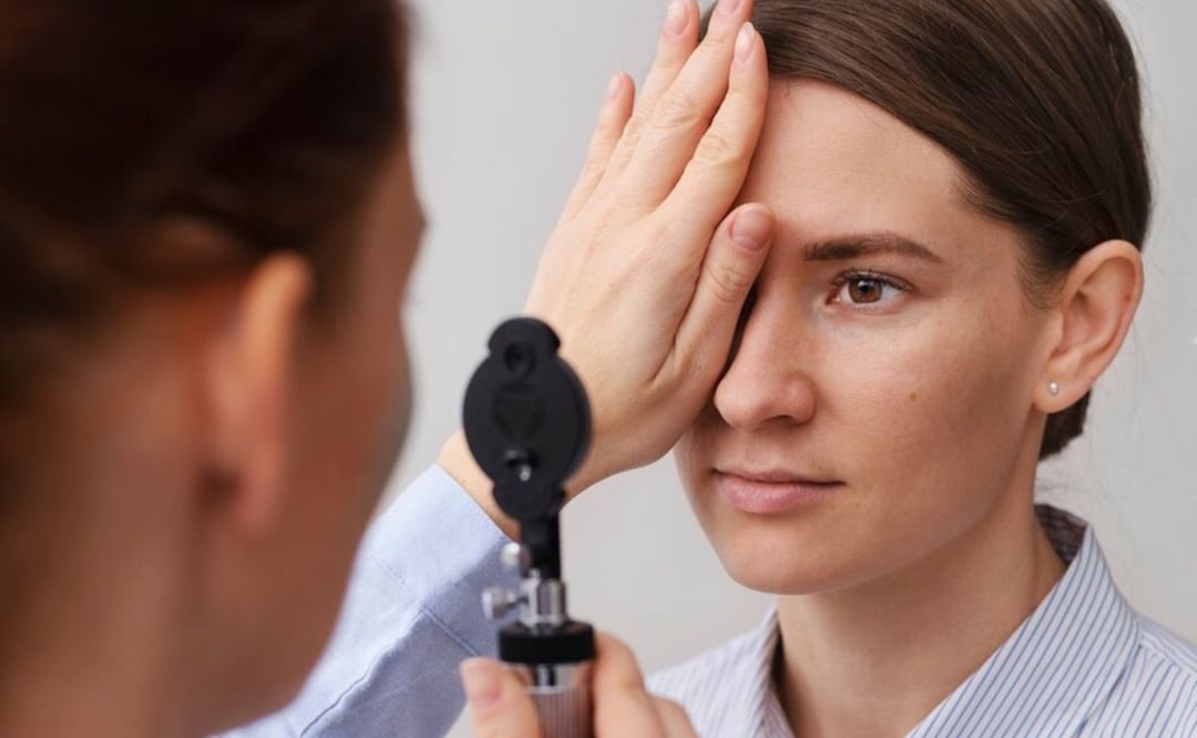 La inflamación de los ojos puede registrarse por diversas razones. Fuente: Freepik.