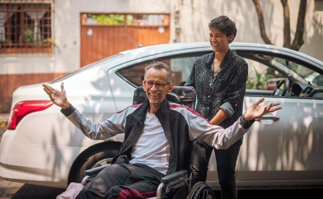 Javier Hidalgo a punto de ingresar al Instituto Nacional de Cancerología. Foto: Especial