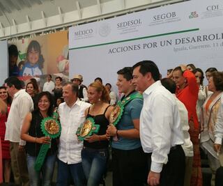 Cero tolerancia a discriminación contra mujeres en programas: Meade