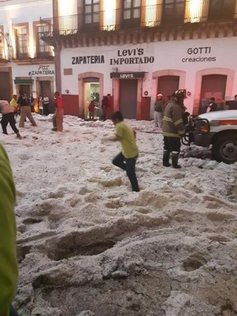 Cae fuerte granizada en Zacatecas y provoca encharcamientos