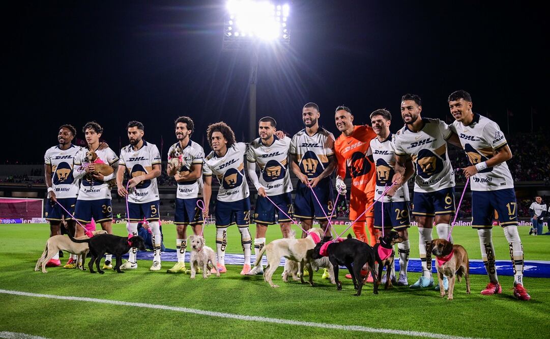 El conjunto auriazul posó con los caninos previo al duelo ante Atlético San Luis | FOTO: Imago7