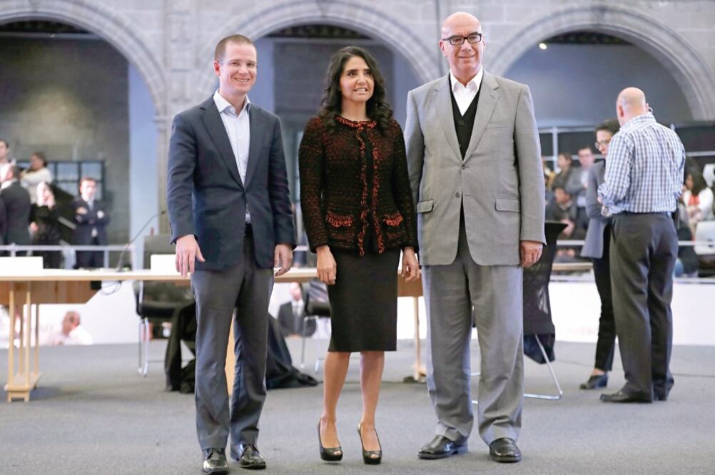 Ricardo Anaya, presidente del PAN; Alejandra Barrales, dirigente del PRD, y Dante Delgado, líder de MC, afinaban anoche en privado detalles de la coalición. (ARCHIVO EL UNIVERSAL)