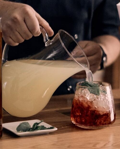 Qué es el pacharán navarro y cómo beberlo