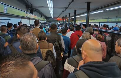 Retrasos en líneas 3 y 7 del Metro genera quejas de usuarios