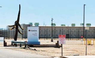 Eloy, el castillo gris del sueño americano; centro migratorio en el desierto de EU alberga mil 350 personas