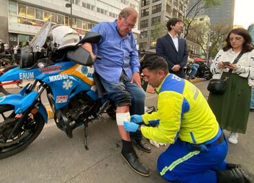 VIDEO Turista extranjero cae a coladera en alcaldía Cuauhtémoc; resulta herido en ambas piernas