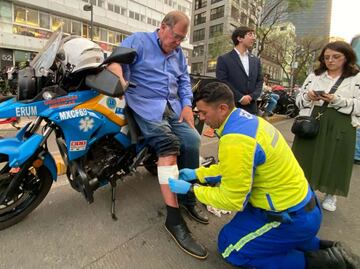 VIDEO Turista extranjero cae a coladera en alcaldía Cuauhtémoc; resulta herido en ambas piernas
