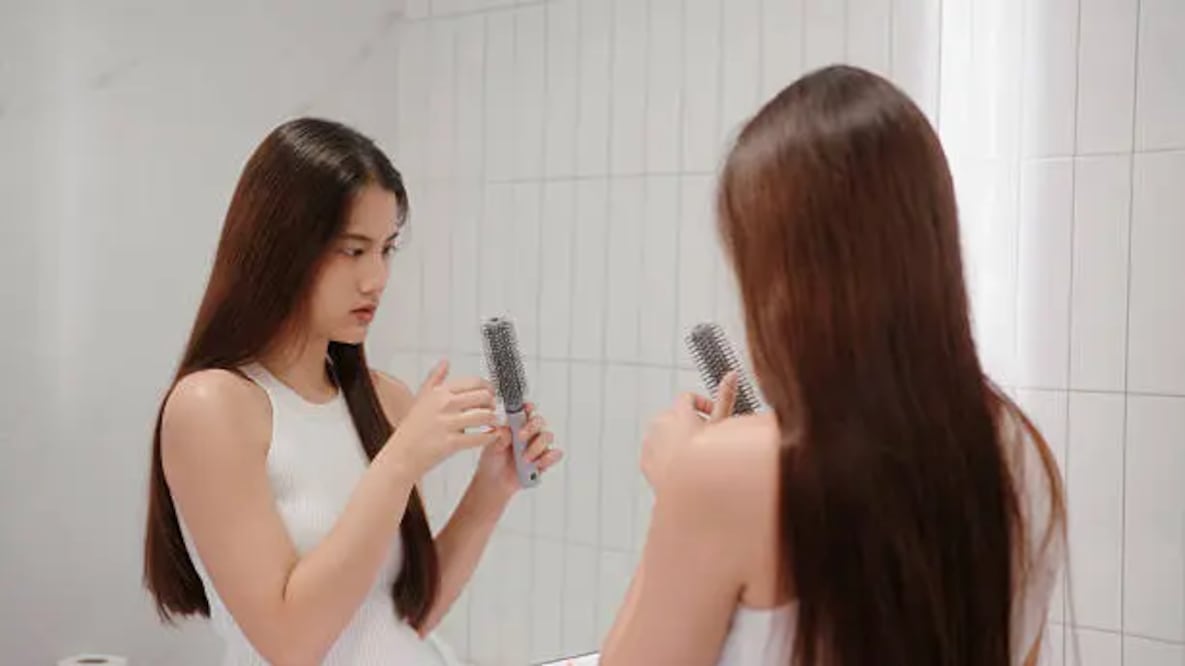 Mejorar ciertos hábitos de tu vida diaria puede ayudar a crecer tu cabello. Foto: Unsplash