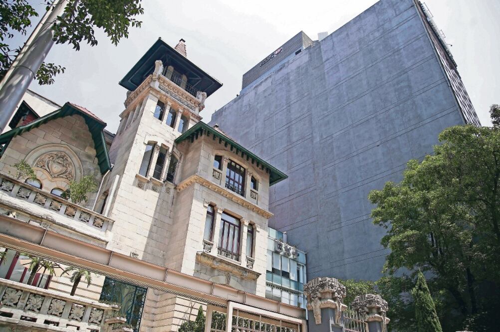 Fachada de construcción del siglo XX sobre la Avenida Paseo de la Reforma (ARCHIVO EL UNIVERSAL)