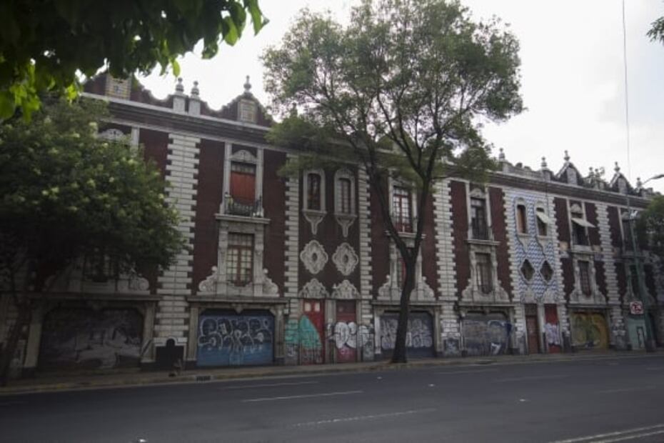La avenida Bucareli y su transitar del glamour a las marchas