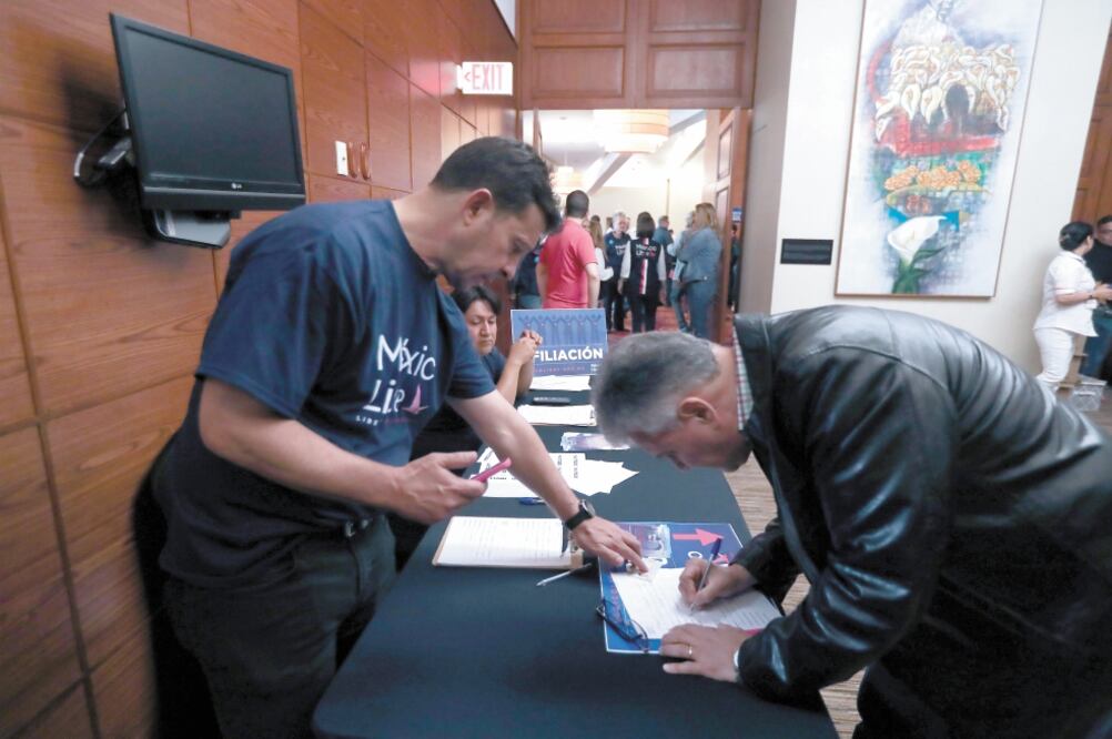 Ayer, en la alcaldía Cuauhtémoc en la CDMX, México Libre, iniciativa de Calderón y Zavala, celebró su asamblea 50. Foto: GERMÁN ESPINOSA. EL UNIVERSAL