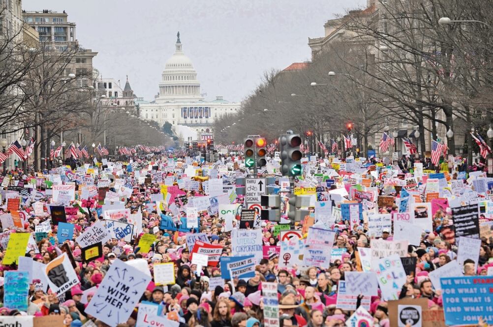 Miles participaron en la “Marcha por las Mujeres”, en Washington DC, un día después de la investidura del magnate republicano como presidente (BRYAN WOOLSTON. REUTERS)
