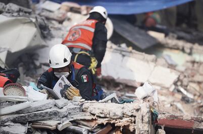 Detectan 9 señales de vida en multifamiliar de Tlalpan