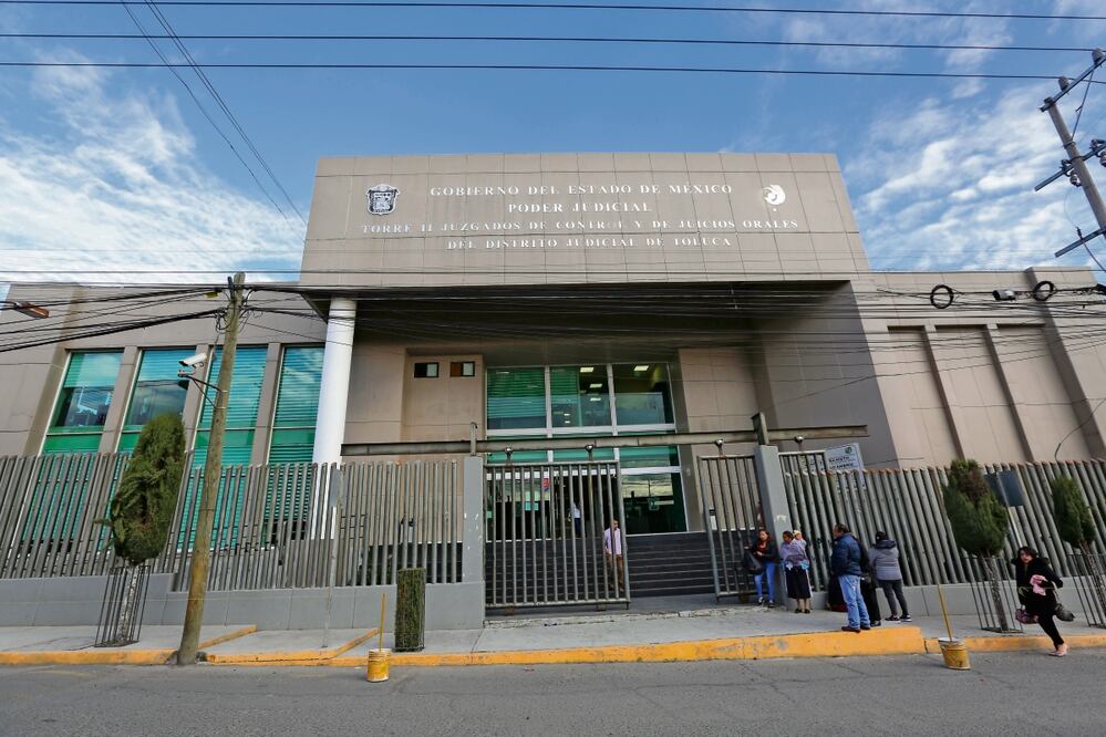 La audiencia en los juzgados comenzó a las 9 de la mañana, y por ocho horas se presentaron datos de prueba contra el exedil. Foto: JORGE ALVARADO. EL UNIVERSAL