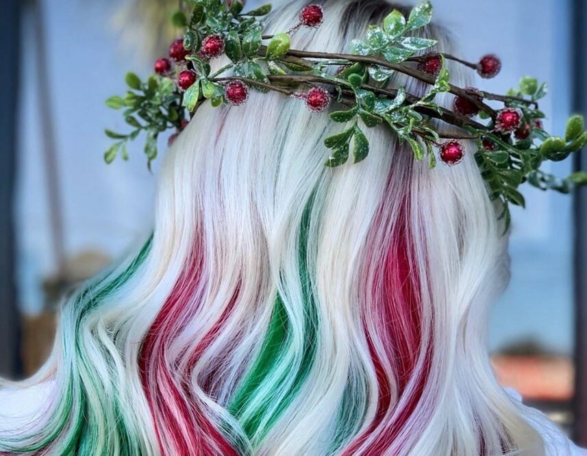 Deja volar tu creatividad con estas opciones de peinados super navideños Foto: Instagram