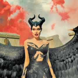 Angelina Jolie se viste de poder y glamour