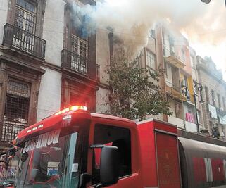 Incendio arrasa con bodega en Centro Histórico