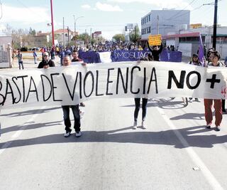 Marchan en Juárez contra la violencia y desapariciones