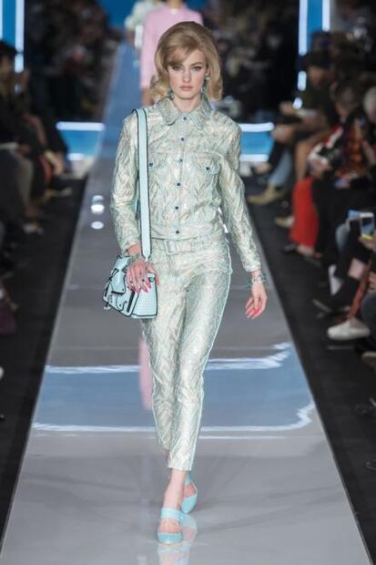 Tendencia holográfica, la obsesión de este otoño que arrasa en las pasarelas