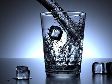 ¿Cómo enfriar tus bebidas sin usar hielo?