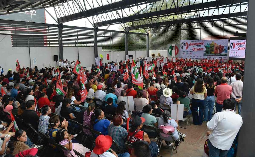 Toma de protestar a más de 170 Defensores de México del Partido Revolucionario Institucional (PRI) en Oaxaca, el 15 de agosto de 2026. Foto: X @PRIOaxaca_