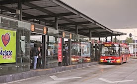 CNTE paraliza estaciones del Metrobús en CDMX; varias estaciones de 3 líneas suspenden servicio