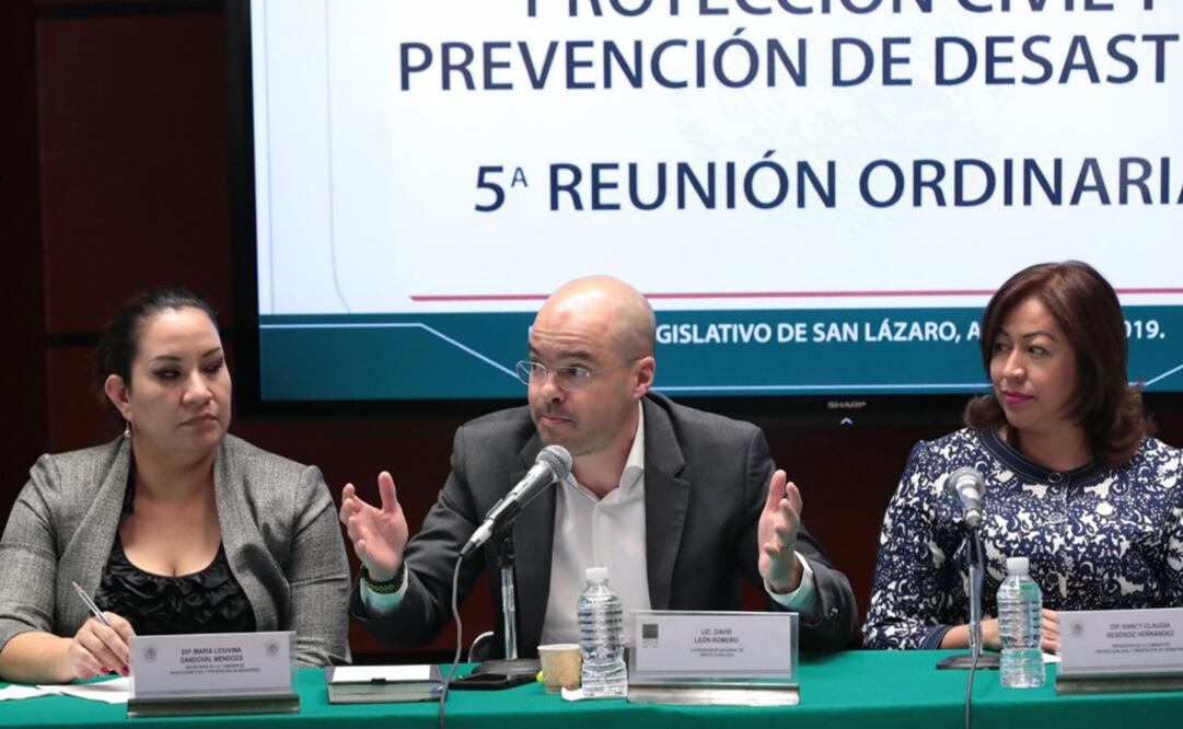 David León Romero, coordinador nacional de Protección Civil en reunión con legisladores en San Lázaro. Foto: Especial 