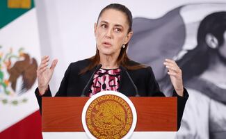 Sheinbaum: Becas son para que estudiantes tengan "lo mínimo indispensable"; hay "mucha responsabilidad" en los jóvenes, dice