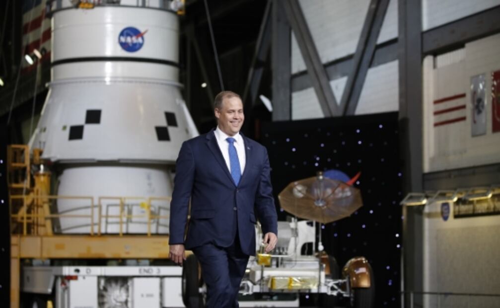 Iremos a la Luna para poder ir a Marte: Trump