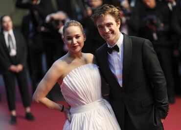 Jennifer Lawrence y Robert Pattinson posan juntos y desatan la locura en Cannes