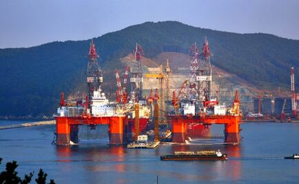 Inventarios de petróleo en EU suben hacia máximo récord