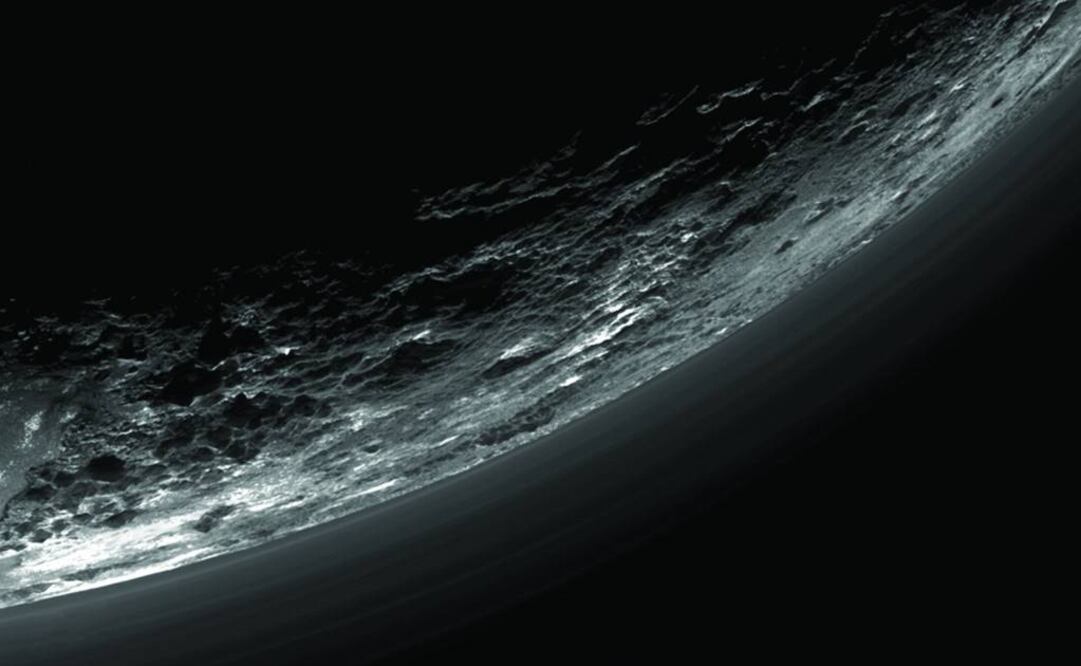 Capas de neblina en el planeta enano Plutón. Foto: NASA