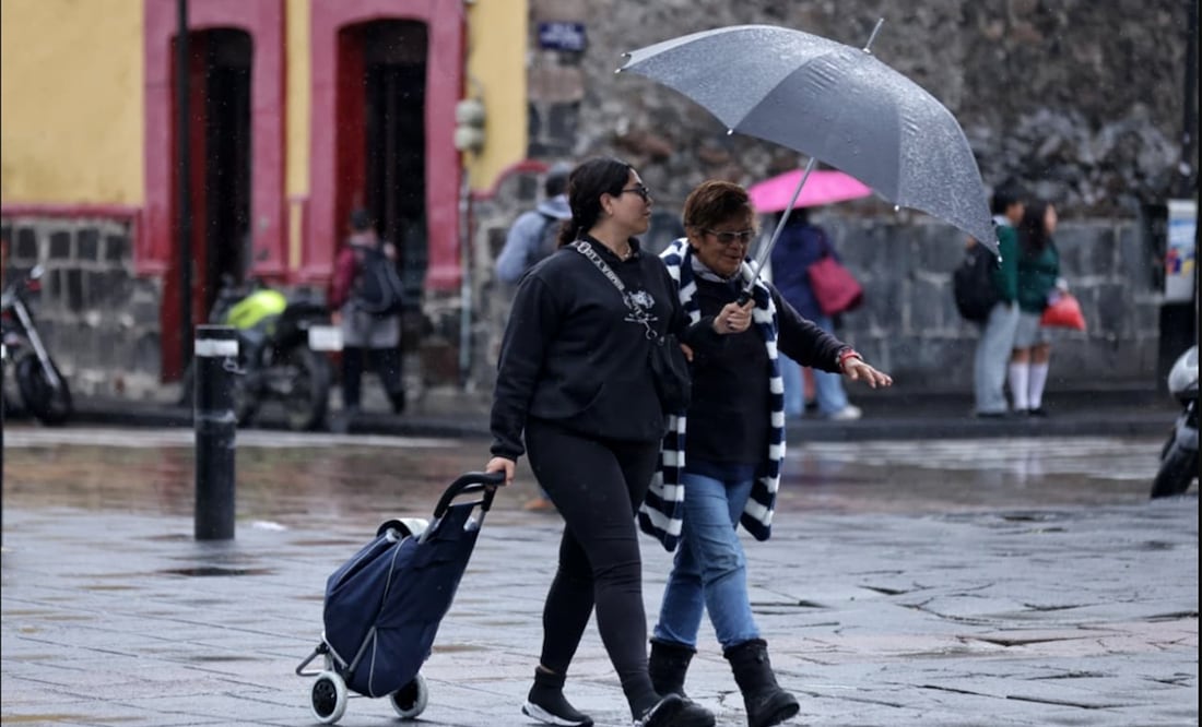 Llueve está tarde de miércoles en el centro de la alcaldía Xochimilco en la Ciudad de México, el 8 de octubre de 2025. Foto: Fernanda Rojas / EL UNIVERSAL