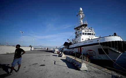 ONG española "desafía" a autoridades salvando migrantes con un buque