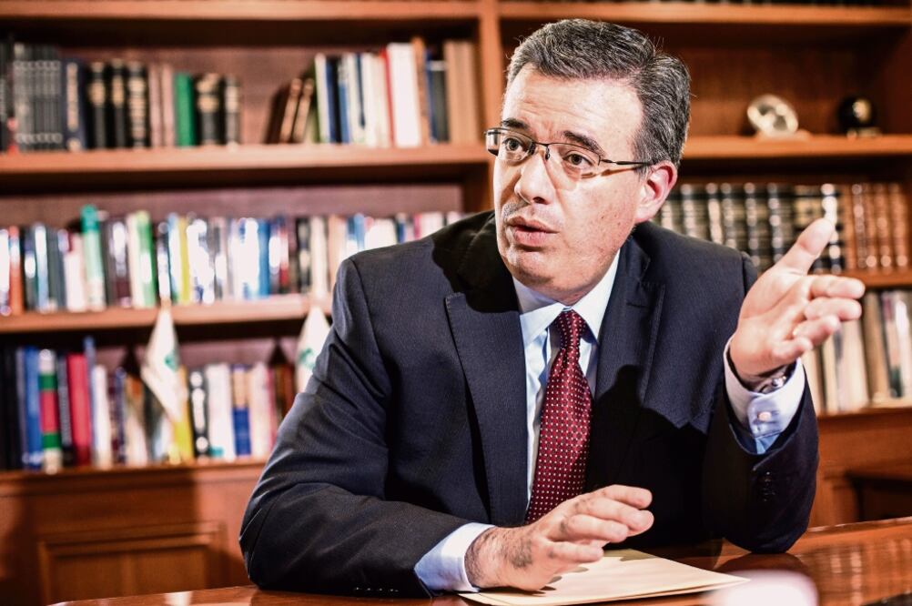 Alejandro Díaz de León es uno de los cuatro subgobernadores del Banxico que más suena para suceder a Agustín Carstens en diciembre próximo (ARCHIVO EL UNIVERSAL)