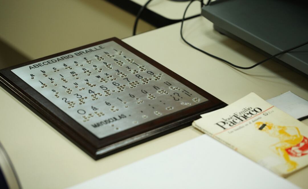 Obras de Alfonso Reyes, Octavio Paz y José Emilio Pacheco fueron transcritas al braille en el Día Internacional del Libro. Foto: Notimex