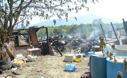 Ofrecen reconstrucción de viviendas tras incendio en terreno de Nuevo León 