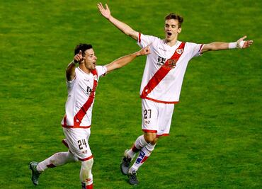 Rayo pasa encima del Espanyol