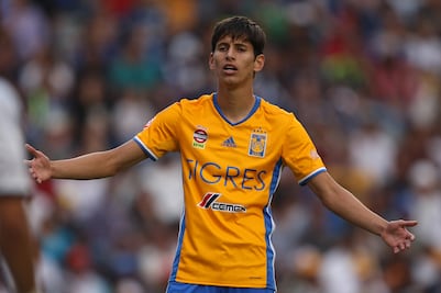 Jürgen Damm renueva contrato con Tigres 