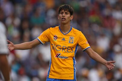 Jürgen Damm renueva contrato con Tigres 