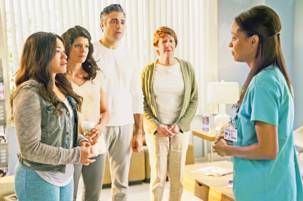 Gina Rodriguez, Andrea Navedo, Jaime Camil e Ivonne Coll, protagonistas. (LIFETIME)