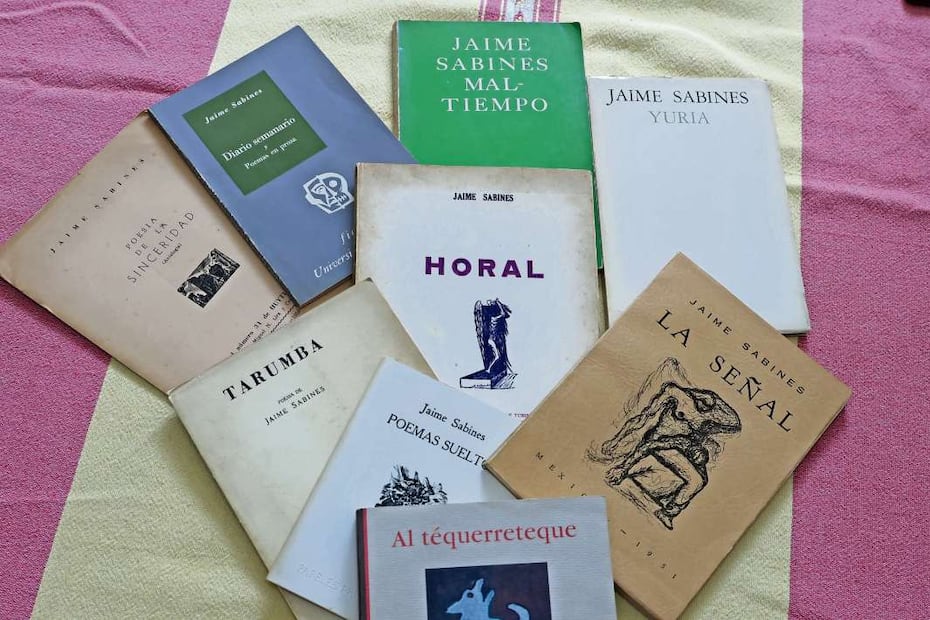 Correspondencia y diversas ediciones de los libros de Jaime Sabines, en su biblioteca personal. Crédito: Archivo de la Familia Sabines Rodríguez/ FERNANDA ROJAS /EL UNIVERSAL