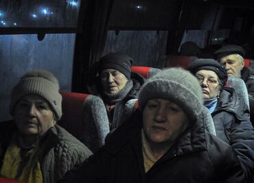 Salen 20 mil personas de la ciudad de Mariupol por corredor humanitario