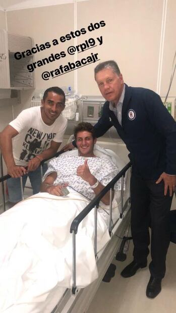 Santiago Giménez fue sometido a una cirugía