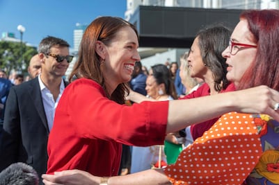 Jacinda Ardern deja el gobierno de Nueva Zelanda en manos de Chris Hipkins