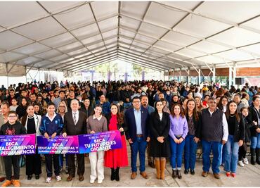 Gobierno de Aguascalientes entrega becas a 50 mil jóvenes durante 2024; “la mejor herencia es la educación”, asegura gobernadora