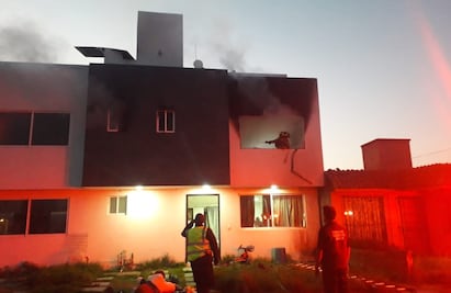Sujeto incendia casa con sus 3 hijos dentro luego de presuntamente asesinar a su esposa en San Mateo Atenco