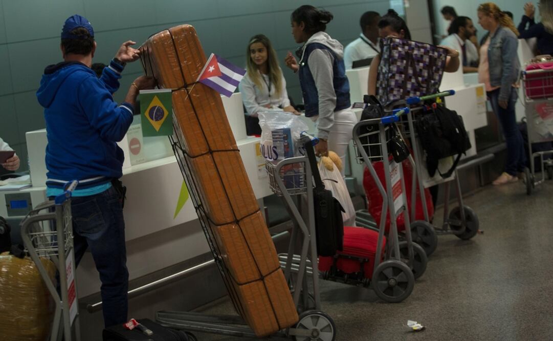 "Nuestros pacientes vinieron a abrazarnos para despedirnos", afirman. Foto: EFE 