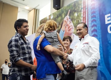 Entregan actas a padres adoptivos de 22 niños, niñas y adolescentes en Aguascalientes