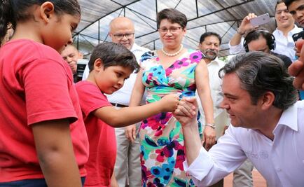 Entrega Nuño primera escuela rehabilitada en Colima